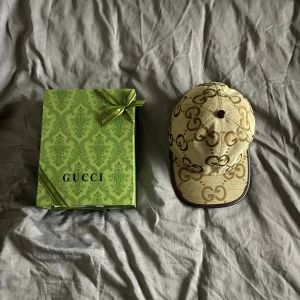 Gucci keps jumbo - En snygg keps ifrån Gucci med topp kvalité, skriv för flera bilder eller annat! Fraktar snabbt efter köp 🚚