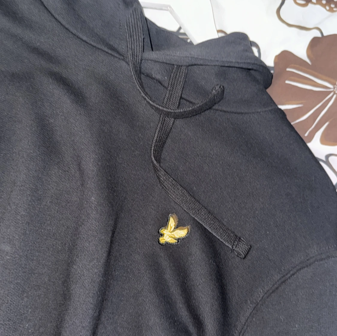 Svart hoodie från Lyle & Scott Storlek S - 2
