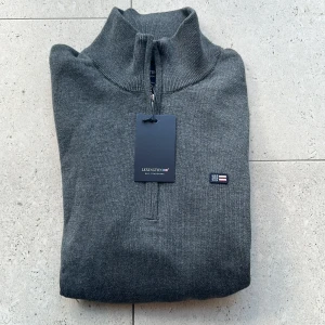  stickad lexington tröja  - En stickad lexington tröja i merinoull i storlek 170/xs✅                                                                         Skick 10/10 aldrig använd med lappar kvar✅           Pris 350✅                                                                      Skriv vid minsta fråga, kan gå ner vid snabb affär✅