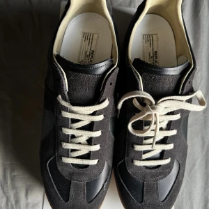 Maison Margiela Gats  - Maison Margirla gats || svarta || 44 || skick 10/10 || använda två gånger. 