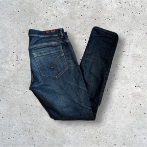 Dondup George Jeans - Size 34 - Säljer dessa trendiga och snygga jeans! Perfekta till hösten! 🍁| De är i storlek 34 och passar dig som är mellan 175-185 cm lång ungefär! | Skicket är 10/10 och nästintill inte använda.