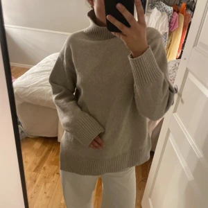 Polo tröja - Polotröja från H&M, använd fåtal gånger🥰
