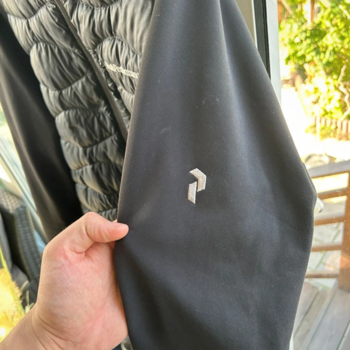 Svart pufferjacka Peak Performance L - 4