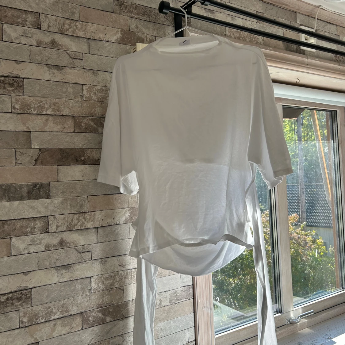 Vit omlottopp med knytband - 1