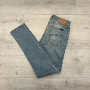 Nudie jeans  - Hej! Säljer ett par nudie jeans i fint sick//jeansen har inga defekter och är i storleken W30 L32//hör av er vid frågor! 