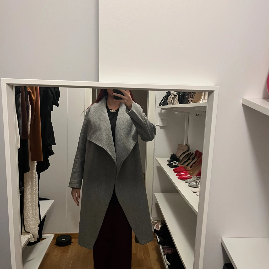 Grå omlottkappa med bälte