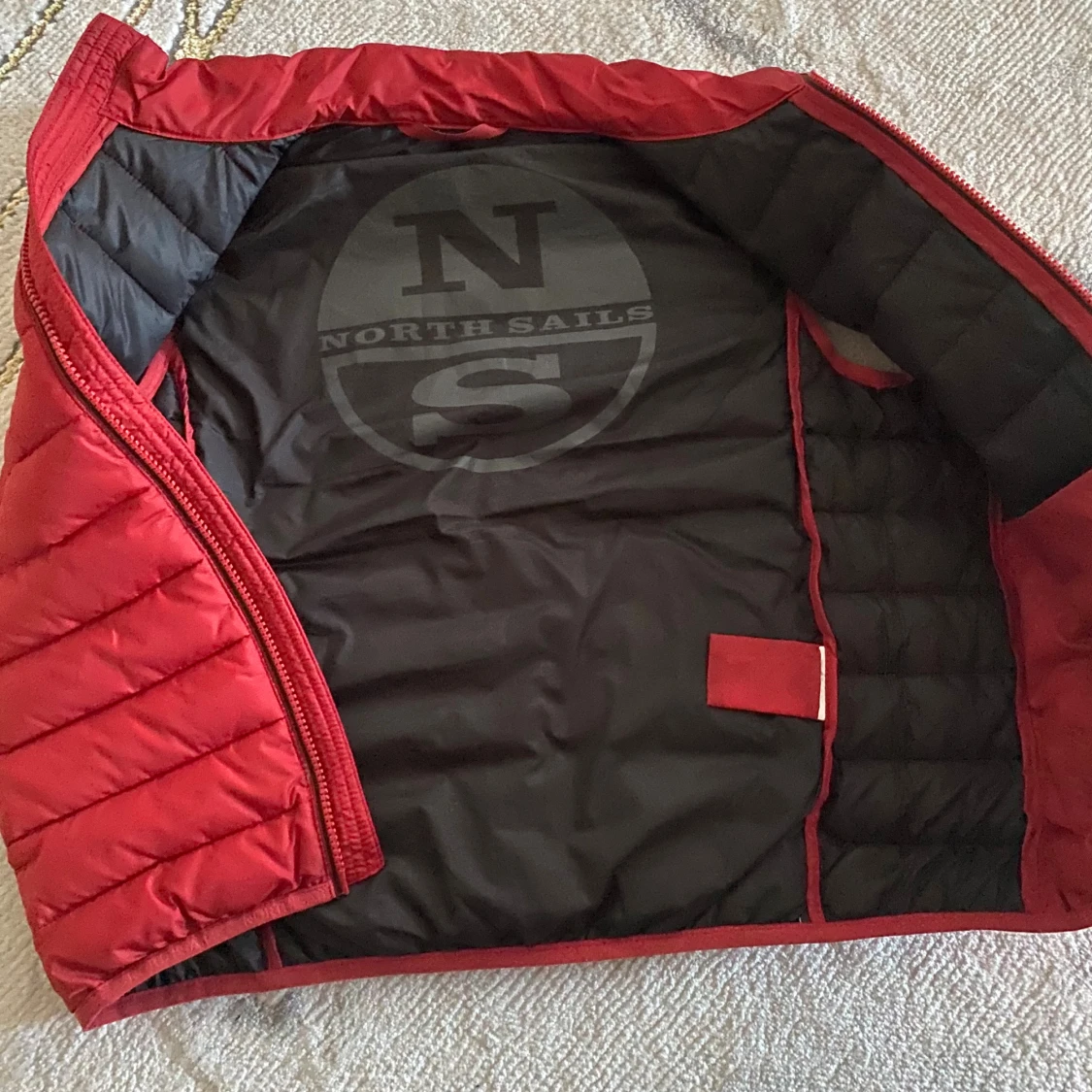 Röd dunväst från North Sails - 2