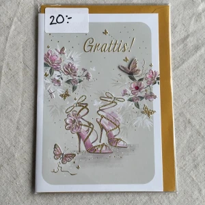 Gratulationskort  - Snyggt grattis kort med detaljer. Medföljer kuvert samt den är kvar i sin ursprungliga förpackning. Insidan består av helt vita blad så plats för mycket text 