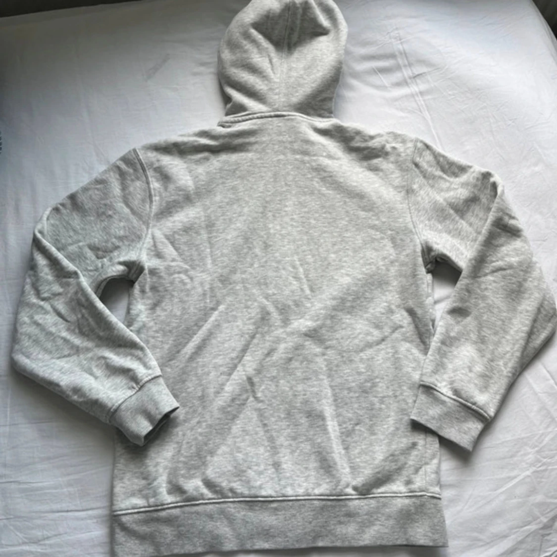 Ljusgrå hoodie från Weekday XS - 1