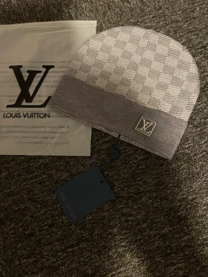 Lvmössa - Grå mössa