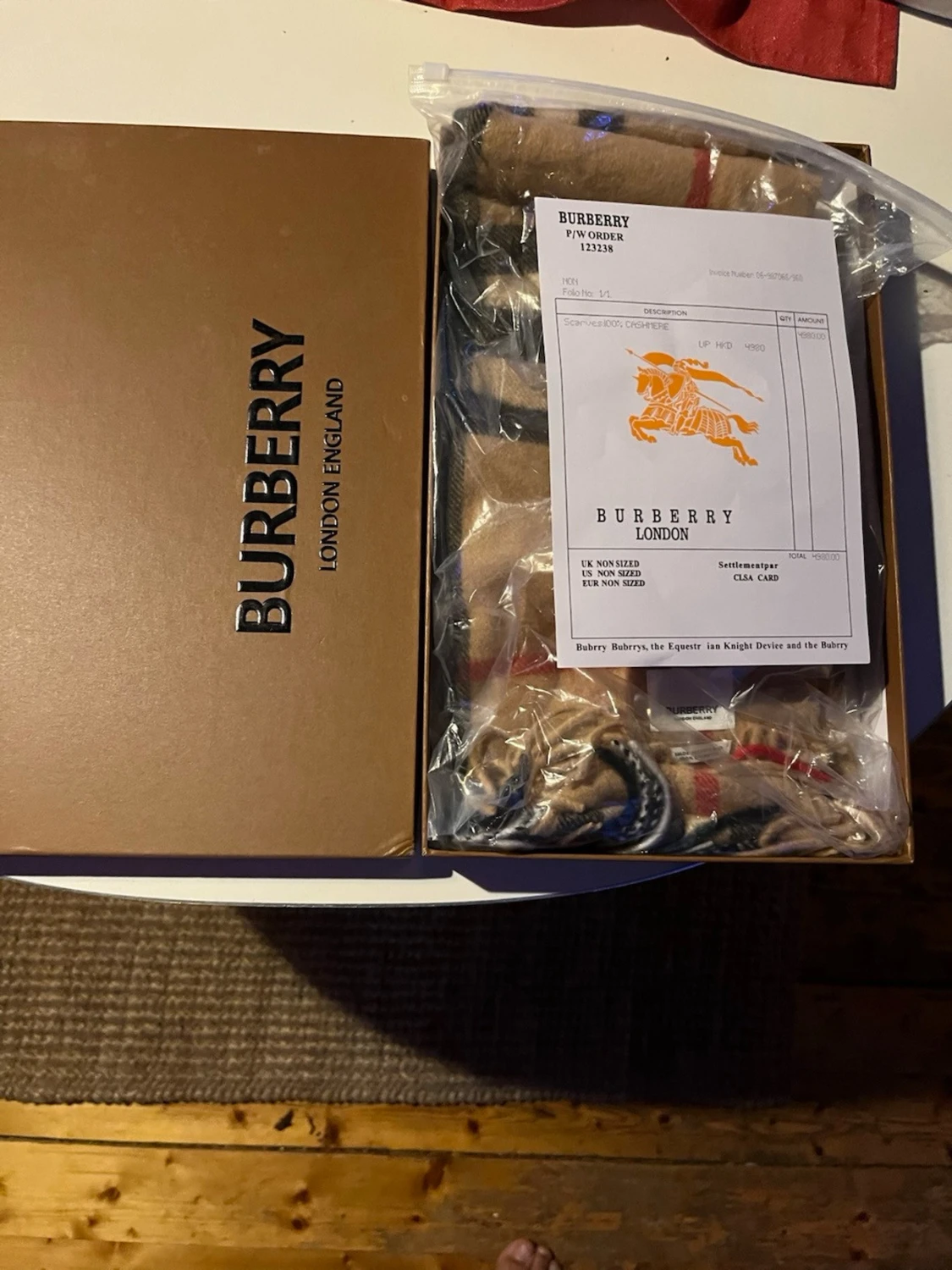 Riktig! Burberry halsduk