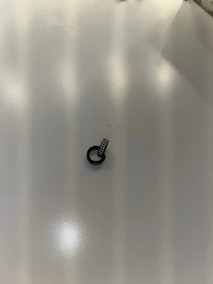 Örhängen  - Svarta och silver glittriga små örhängen 