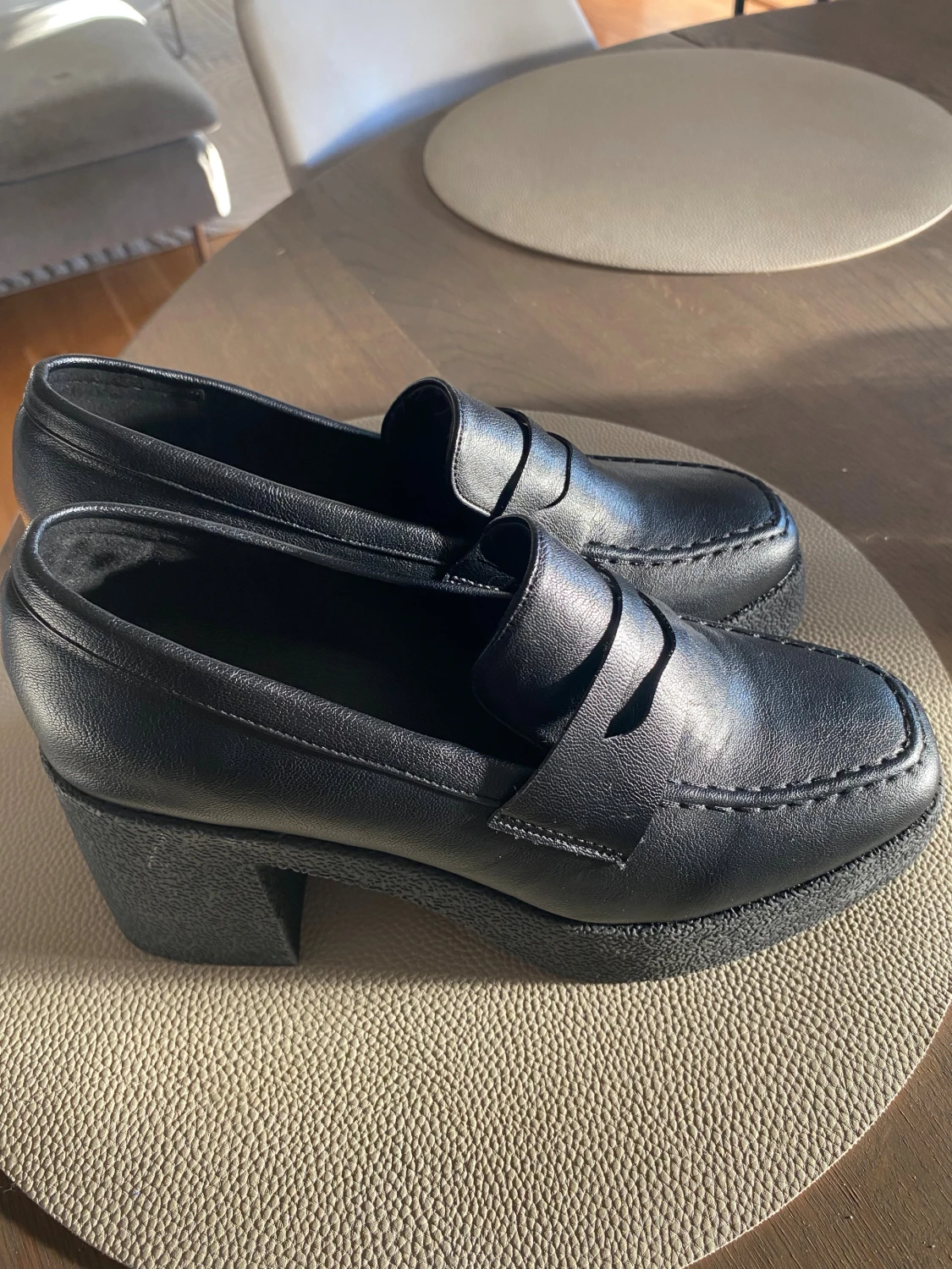 Svarta loafers med hög klack - 2
