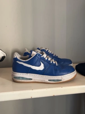 Nike Air  - Ett par snygga Nike Air i storlek 44.5 i mycket bra skick. Skriv om ni undrar något.