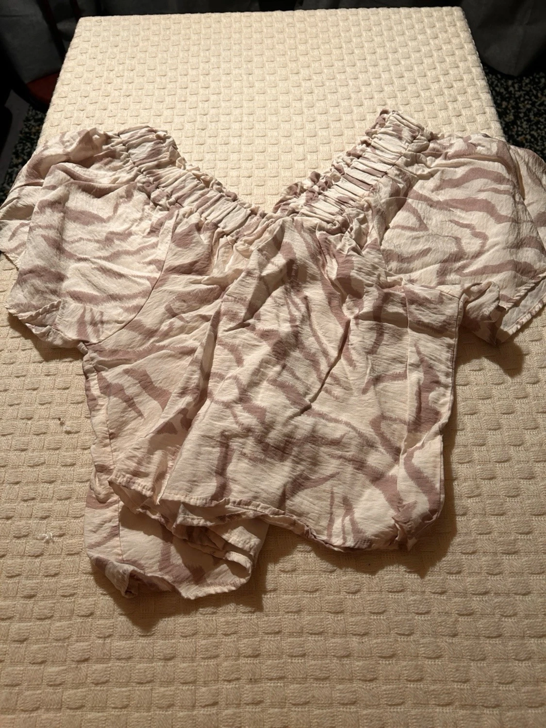 Zebramönstrad offshoulder blus Lindex