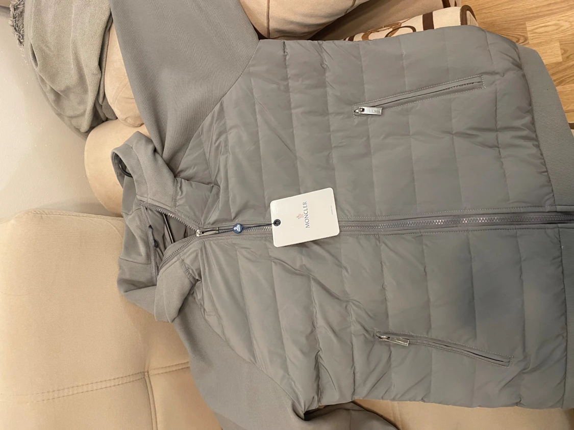 Grå quiltad pufferjacka Moncler