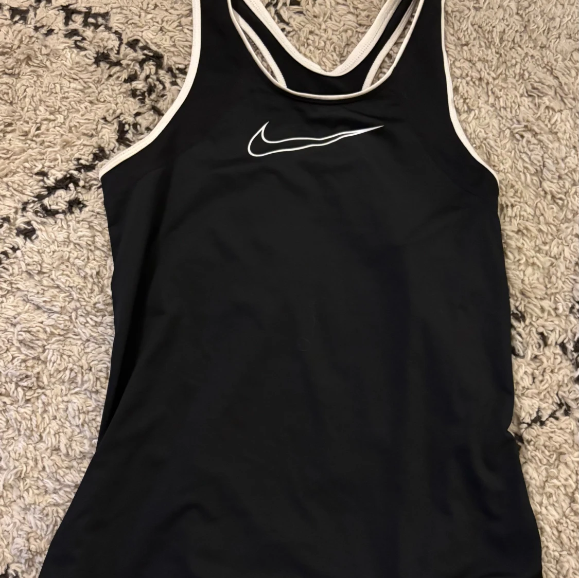 Svart linnetopp från Nike - 1