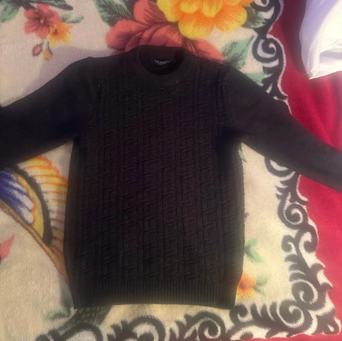 Svart stickad tröja Y.R. NANHAI L - 2