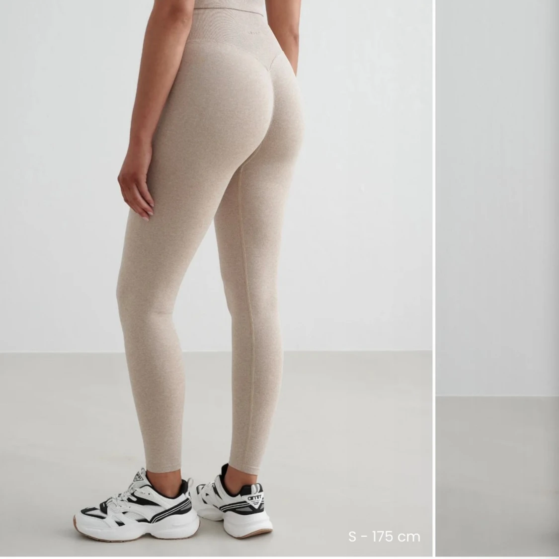 Beige ribbade leggings från Aimn