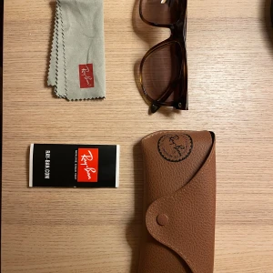 Ray-Ban Boyfriend - Ray-Ban Boyfriend solglasögon som är använda men i nytt skick. Inga defekter. Kom gärna med andra pris förslag!