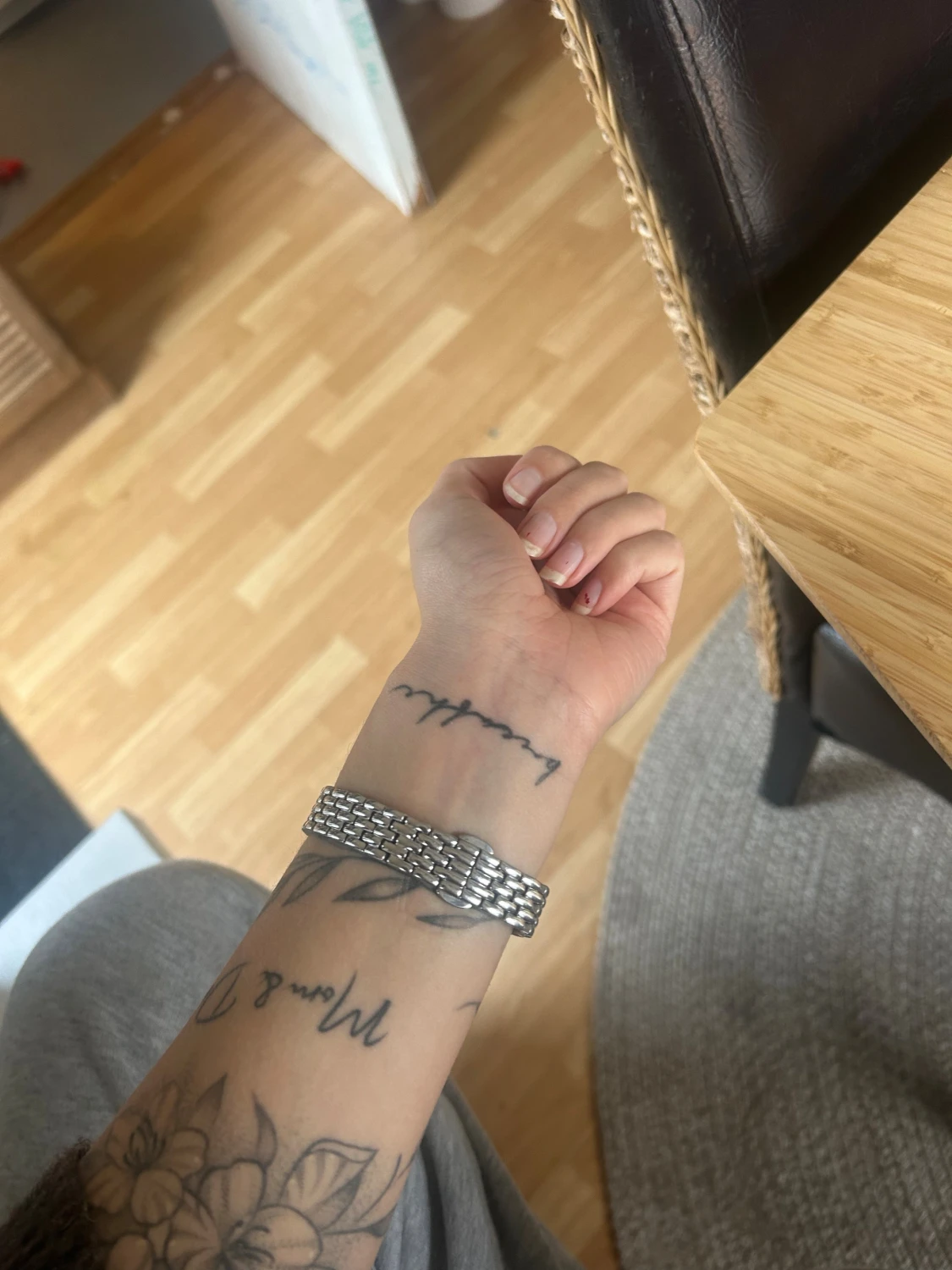 Silverfärgad klocka från Mockberg - 1