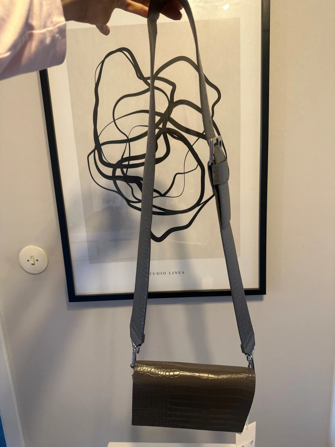 Grå axelväska med croco-mönster från cw<3 - 3