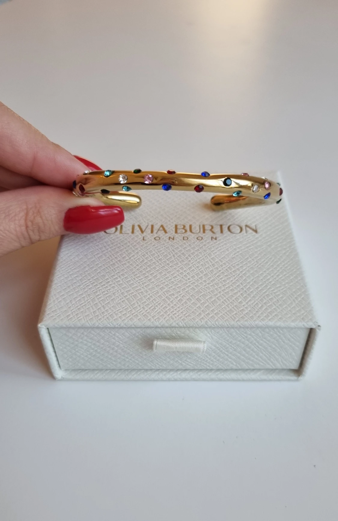 Guldigt armband med stenar - 2