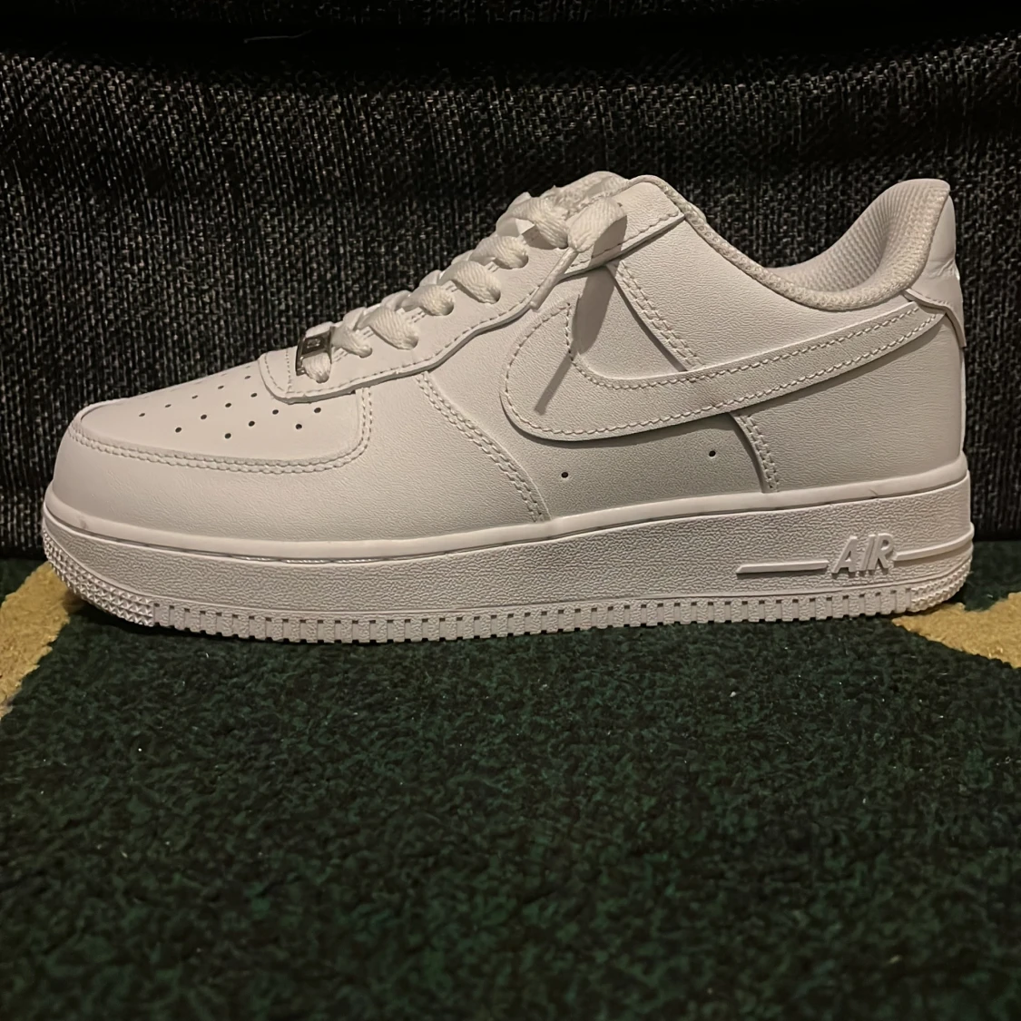 Nike Air Force 1 helvita sneakers