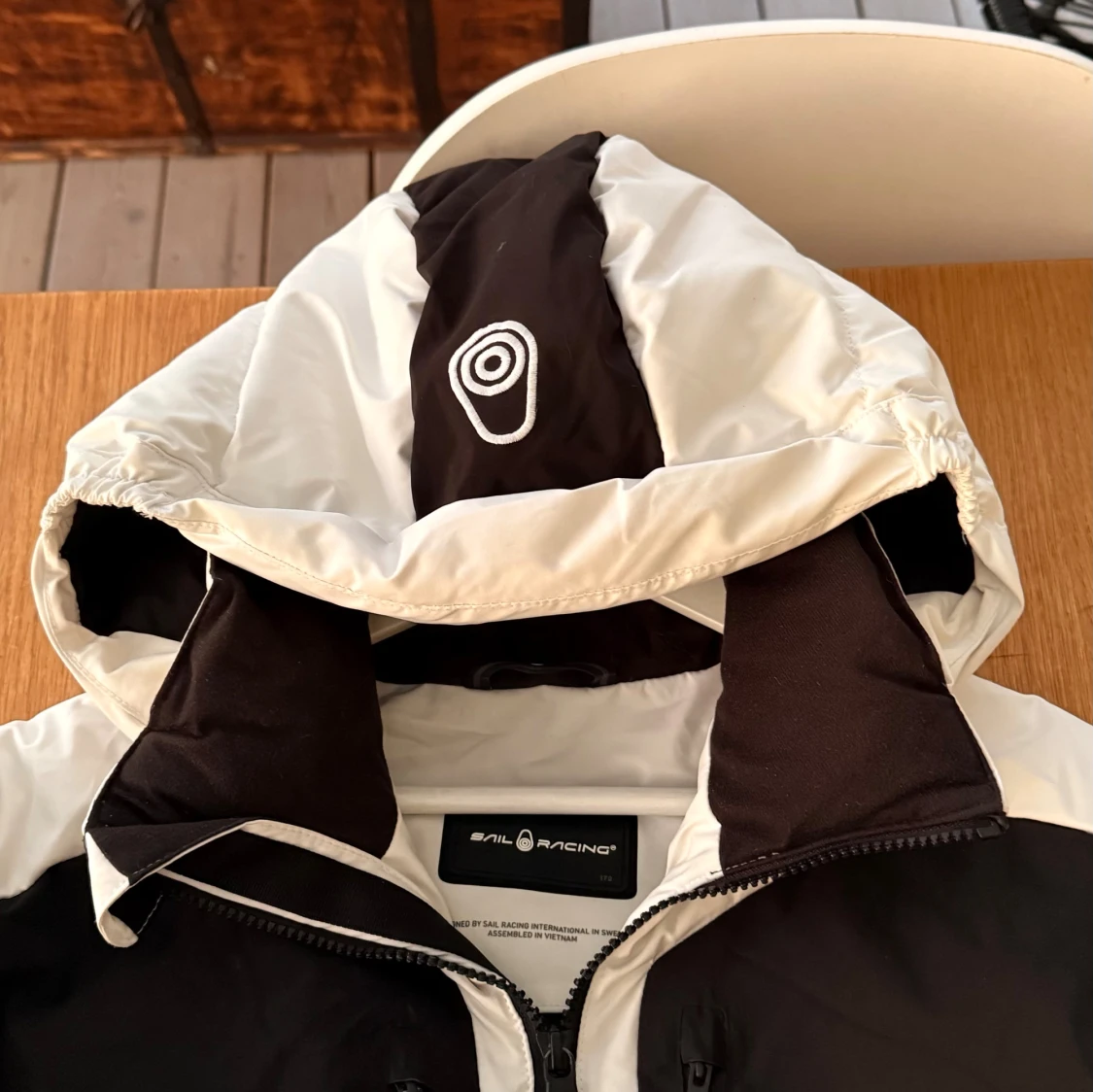 Vit och svart Sail Racing dunjacka - 3