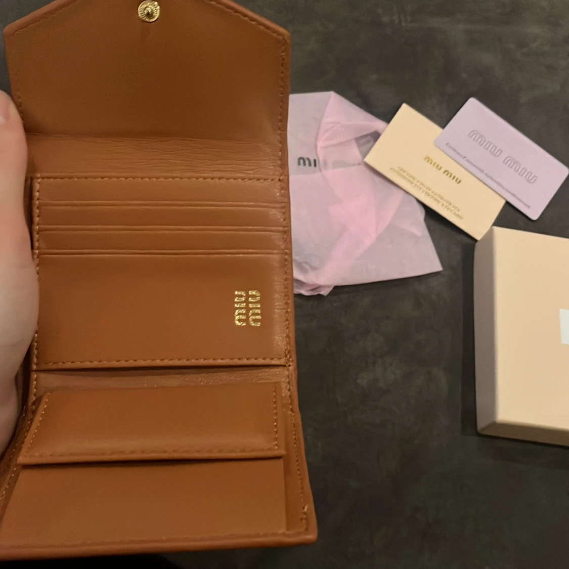 Brun plånbok från Miu Miu i skinn - 1