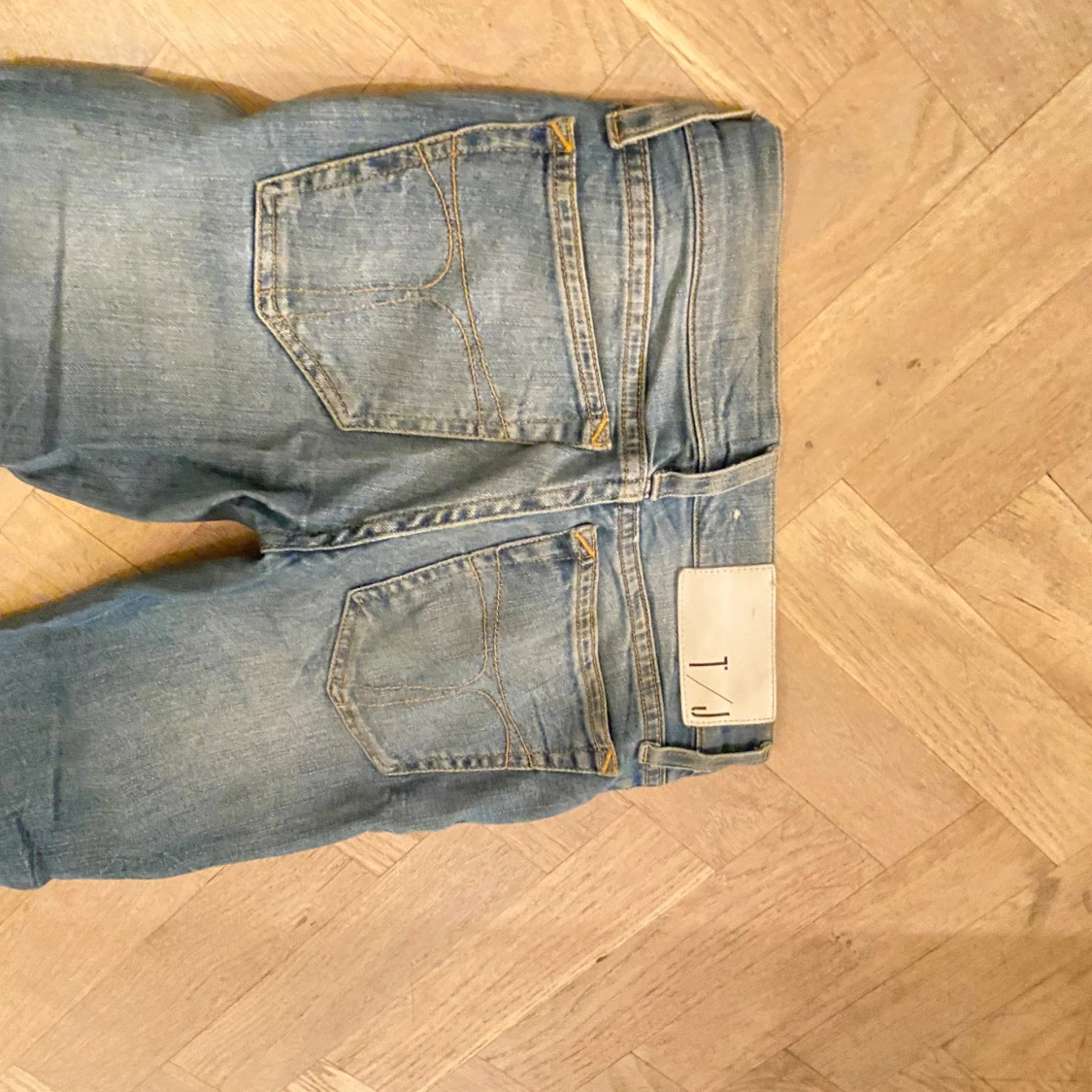 Lågmidjade ljusblå bootcutjeans - 2