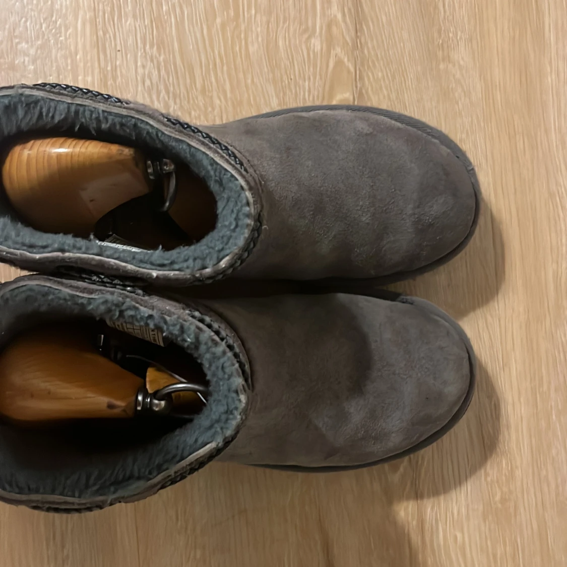 Grå UGG boots i mocka - 1