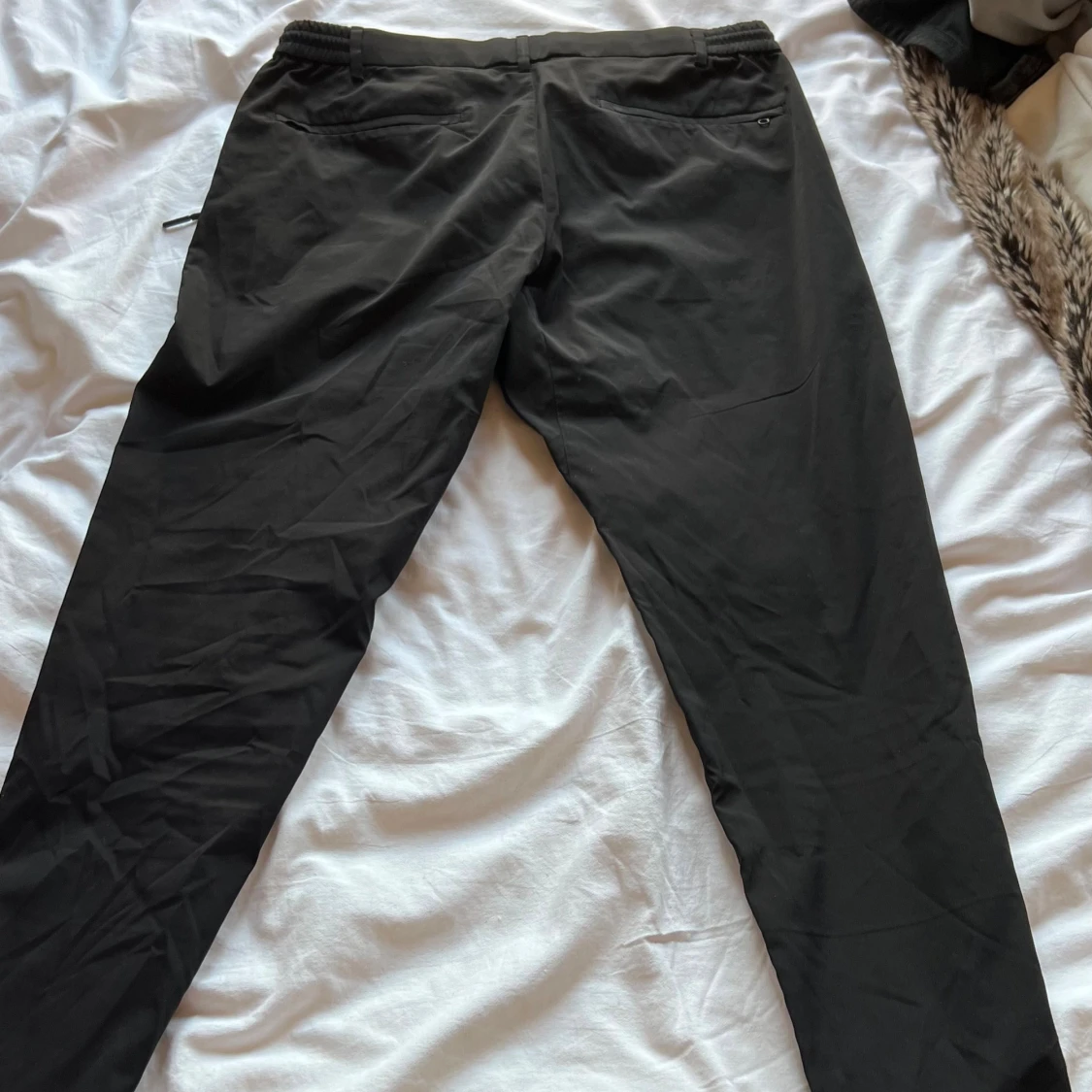 Svarta tapered byxor med snörning - 2