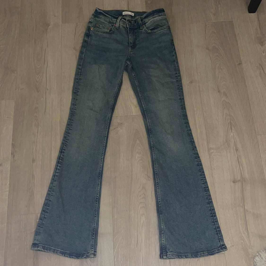 Bootcut jeans från Gina Tricot, blå