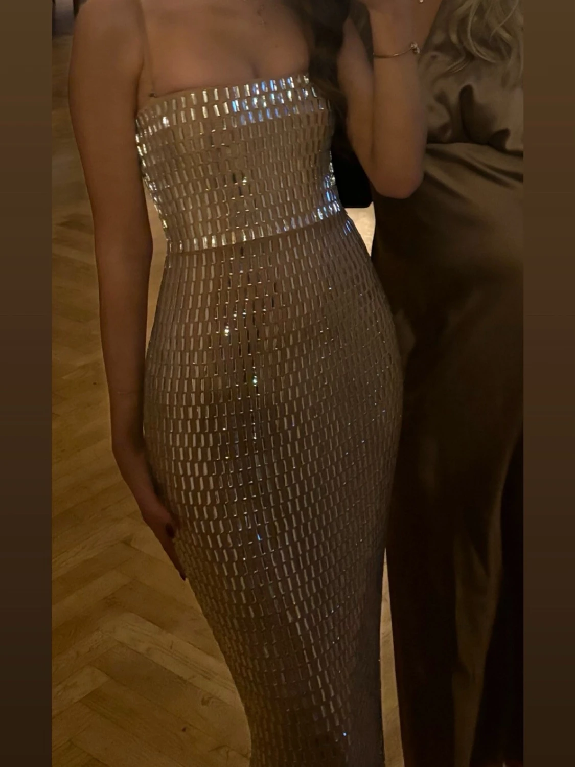 Glittrig långklänning i guld/champange - 1