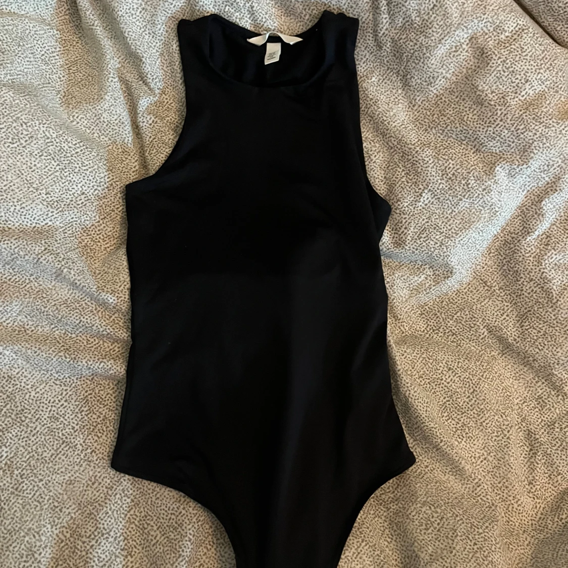 Svart body från H&M