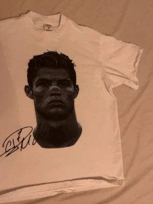 Ronaldo t-shirt - Vit t-shirt med Ronaldo och Portugal logga