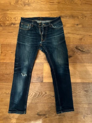 Nudie Jeans - •Skick: 9/10 •Pris: 399kr! •Storlek 31W 32L men passar som 30 i bägge. Kom privat vid eventuella frågor 🤲