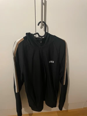 Hugo boss zip hoodie - Säljer denna då den ej passar min stil längre. Bra skick storlek M