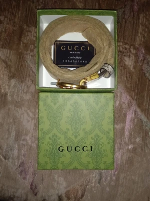 Guld bälte - Helt ny bälte. Rekommenderar Jätte mycket, den har jätte bra kvalitet och den passar alla outfit💯✅️