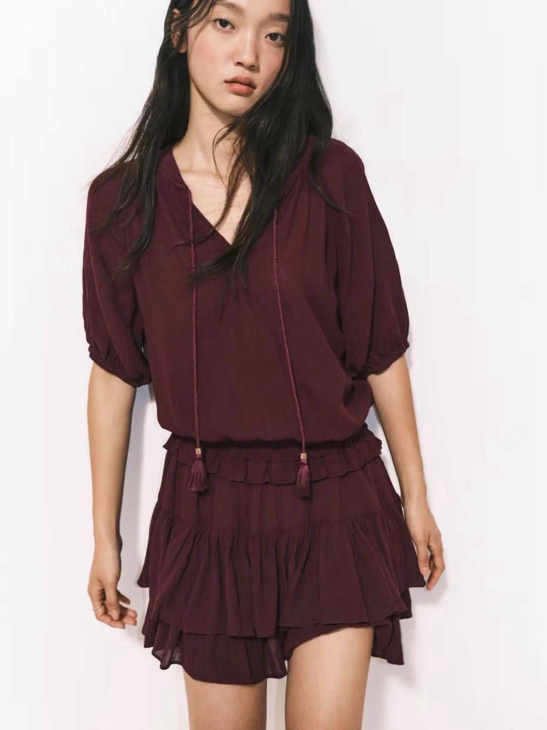 Vinröd volangklänning med snörning - 2