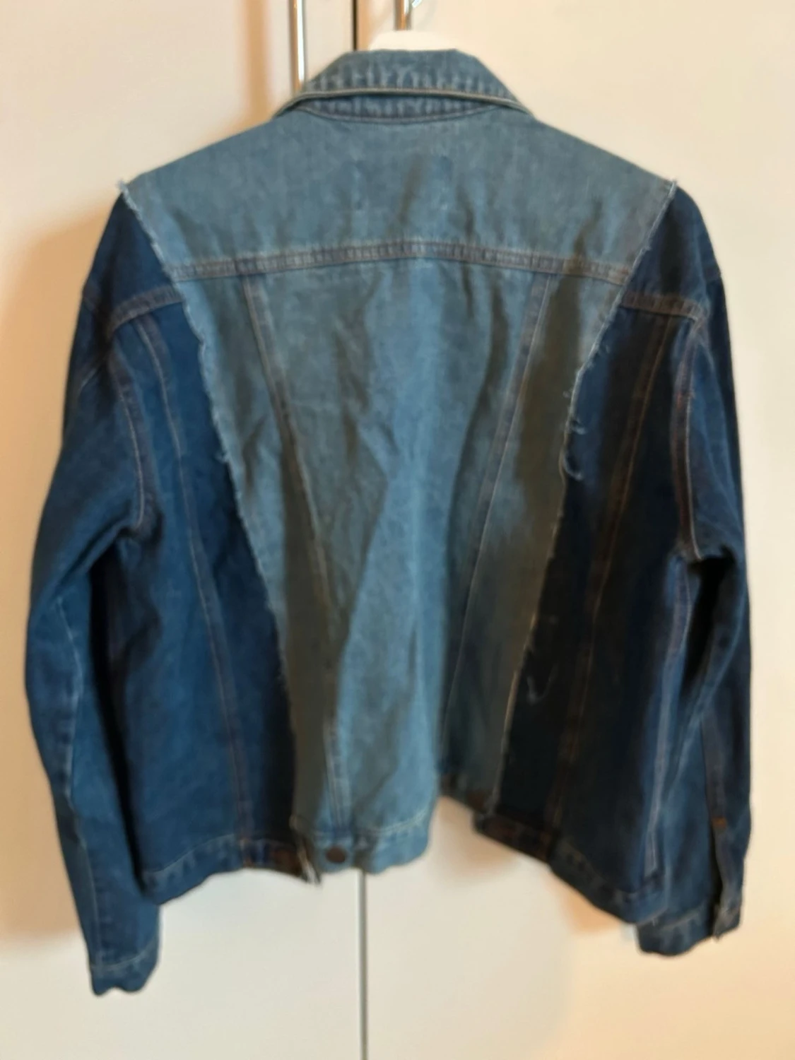 Patchwork jeansjacka i två blå toner - 1