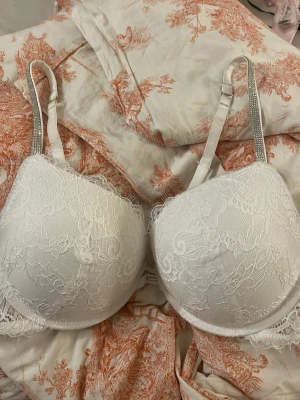 Bh med glitterband -  BH med glitterband och Push up 