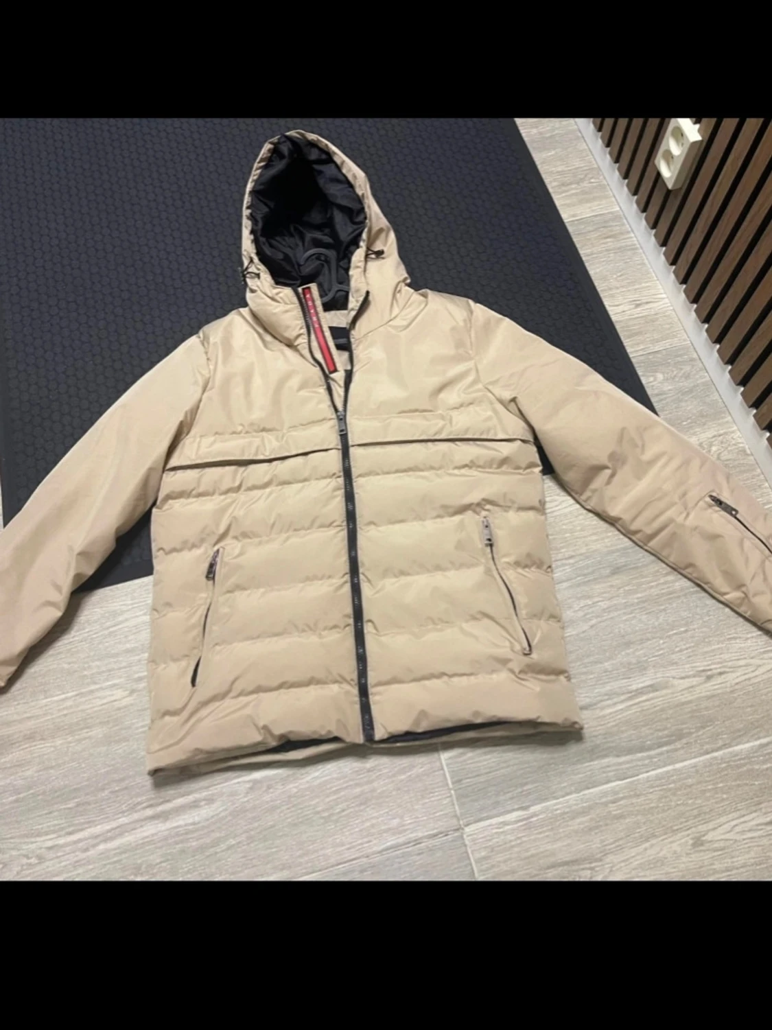 Beige dunjacka med huva - 4