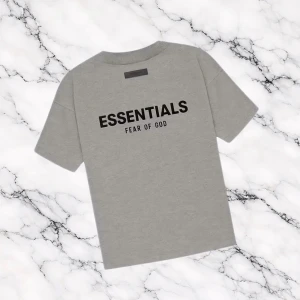 Grå Essentials T-shirt Fear of God - Grå T-shirt från Fear of God Essentials