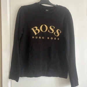 Hugo boss - Hugo boss tröja i storlek M. Mycket bra skick. Säljer den där av jag inte använder den längre.
