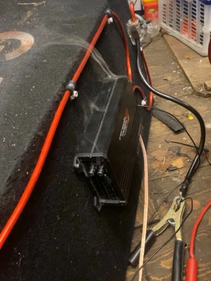 Trasigt 300w slutsteg - Säljes som renoverings objekt eller reservdelsobjekt.