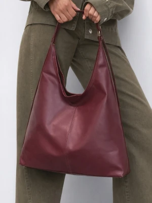 Vinröd väska  - Snygg vinröd slouchy väska i mjukt läderimitation✨