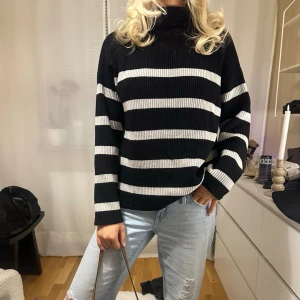 Randig tröja  - Randig snygg tröja med krage