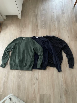 3st kappahl tröjor - Tja, säljer 3st kappahl sweatshirts i samma köp. Alla storlek S och passar till alla outfits. Tröjorna är i mycket bra skick. Hör av er vid funderingar!🙌😁